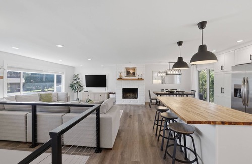 Ellsworth House | Family Get Away Fireplace Near Columbia River 4 Bedroom Home