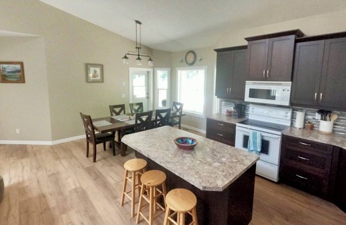 Vernon House | Family getaway on 5 acres close to Silverstar Mountain.