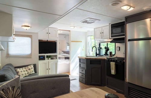 Miller Lake House | Family Glamping RV Springdale Retreat Tobermory