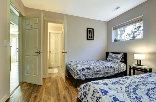 Central Okanagan Bed & Breakfast | Family Room With Shared Bathroom