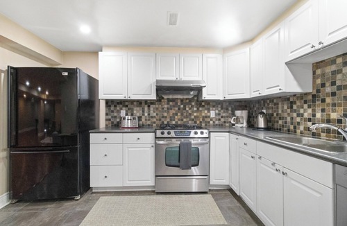 Brampton House | Family Stay | Pool Table | BBQ | Pond | One Level