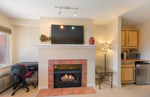 Quail Ridge Apartment | Family Studio - 202B