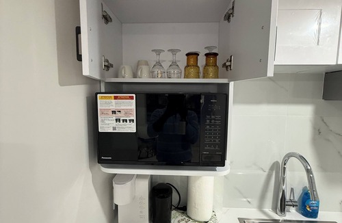 Winnipeg House | Family suit near costco with free parking and wifi