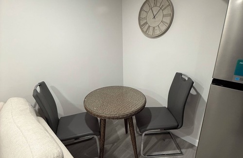 Winnipeg House | Family suit near costco with free parking and wifi