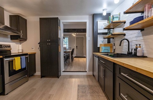 Marmora Cottage | Family Waterfront Cottage | Private Beach, Hot Tub & Game Room