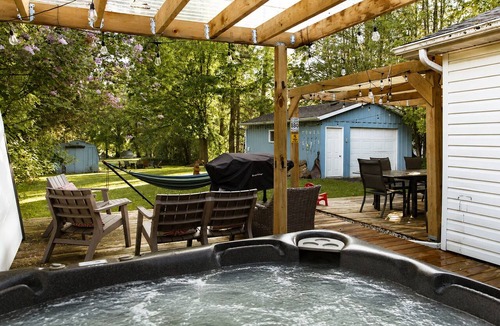 Marmora Cottage | Family Waterfront Cottage | Private Beach, Hot Tub & Game Room