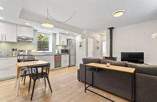 Grandview-Woodland Condo | Fantastic EastVan Ground Level Suite Near Downtown
