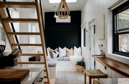 Tyendinaga Mohawk Territory Cabin | Fantastic Tiny House with Barbecue and Fire Pit in Deseronto, Ontairo