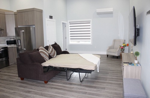 West Abbotsford Other | Farm & Garden Retreat, Spacious Loft in Aldergrove
