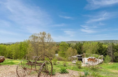 Loudon Apartment | Farmhouse Apartment on a Highland Cattle Farm - A