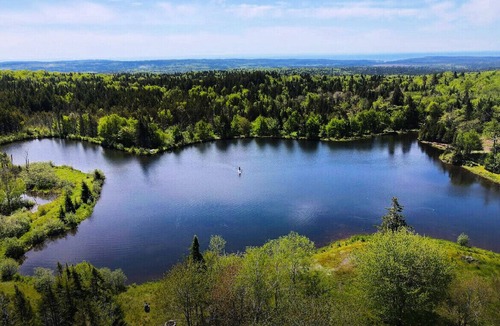 Erbs Cove Apartment | Fauna studio on the lake - minutes from St Martins!