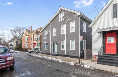 Federal Hill Condo | Federal Hill PRIDE 2 - Multi-Level Townhouse
