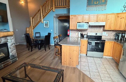 East Kootenay Condo | Fernie 3 Bed Condo with vaulted ceilings and Deck