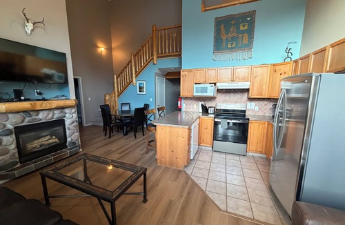 East Kootenay Condo | Fernie 3 Bed Condo with vaulted ceilings and Deck