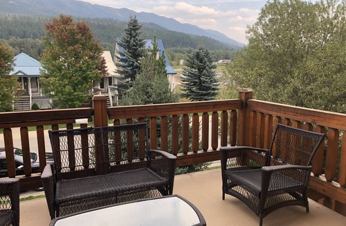 East Kootenay Condo | Fernie 3 Bed Condo with vaulted ceilings and Deck