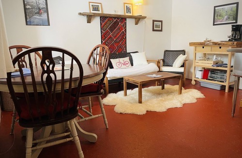 Fernie Cabin | Fernie Lodging-2-6 people guest suite. 6-8 full lodge.Great location.B&B option