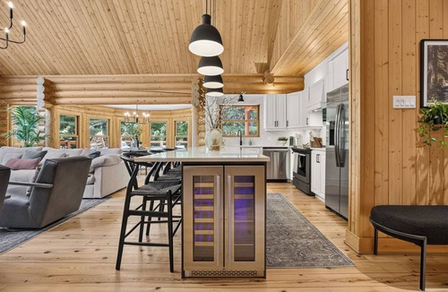 Fiddler Lake Resort House | Fiddler Lake Resort - Deer 16