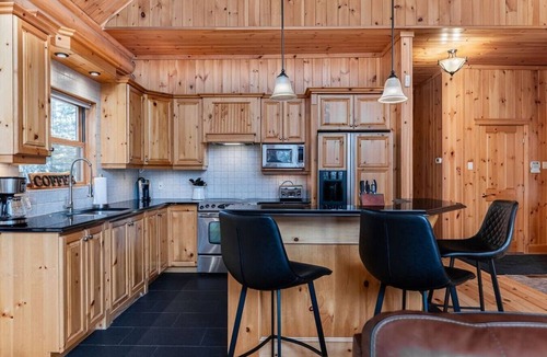 Fiddler Lake Resort House | Fiddler Lake Resort - Deer 76
