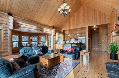 Fiddler Lake Resort House | Fiddler Lake Resort - Deer 61