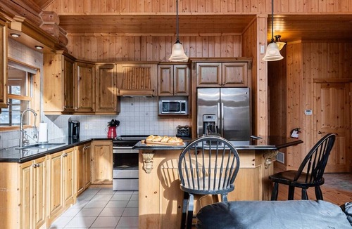 Fiddler Lake Resort House | Fiddler Lake Resort - Deer 61