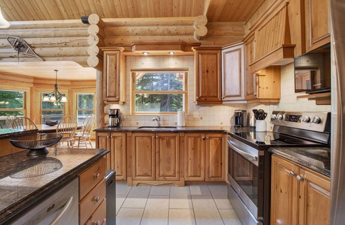 Fiddler Lake Resort House | Fiddler Lake Resort - Deer 30