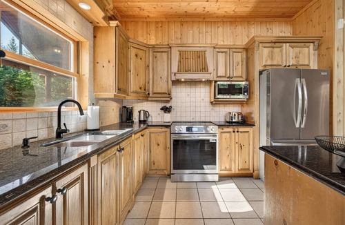 Fiddler Lake Resort House | Fiddler Lake Resort - Deer 47