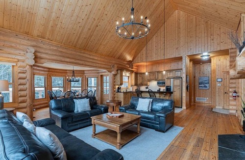 Fiddler Lake Resort House | Fiddler Lake Resort - Deer 47