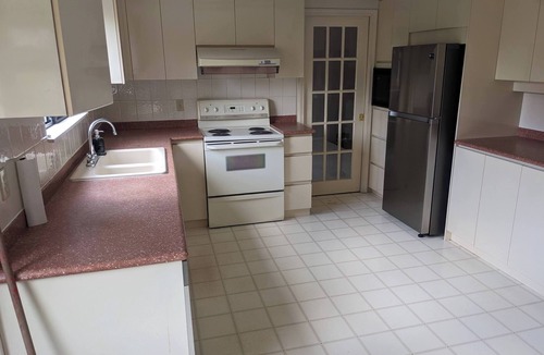 Burnaby House | Major international sporting event - 3500sqft House! Sleeps up to 16 people! Pet friendly.