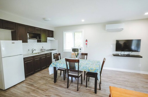 Bobcaygeon Cottage | Finch Cottage - 2-Bedrooms - Family Friendly