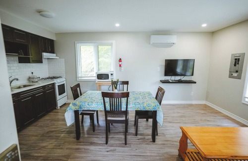Bobcaygeon Cottage | Finch Cottage - 2-Bedrooms - Family Friendly
