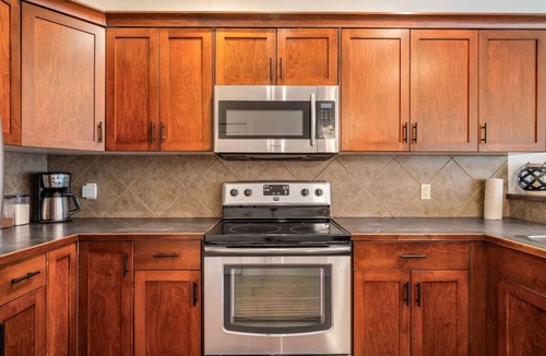 Radium Hot Springs Apartment | Fireside Retreat | Hot Springs | Fireplace | Pets