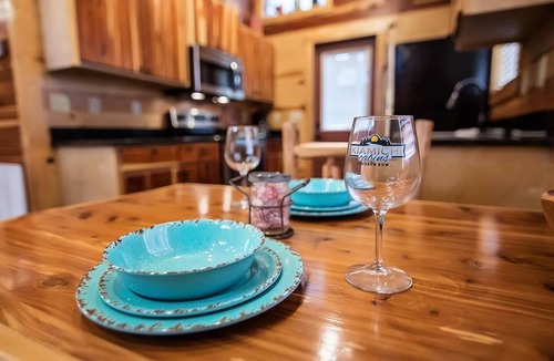 Hochatown Cabin | Five Feathers- Broken Bow/Hochatown- 1bd