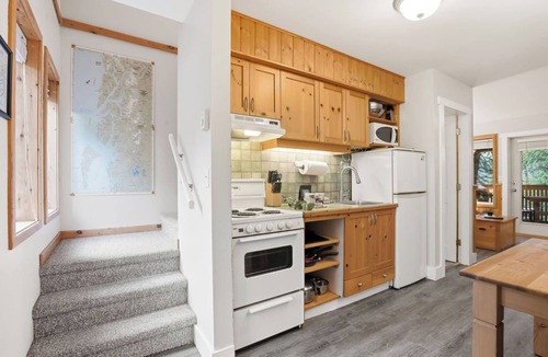 Ucluelet Cabin | Forest & Sea Views - Jetted Tub - Walk to Beaches & Wild Pacific Trail