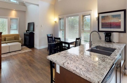 Harrison Hot Springs Apartment | Four Bedroom Penthouse Suite with Mountain View - Harrison Lake View Suites