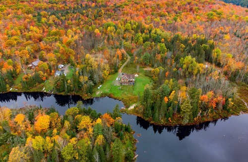Dunchurch Cottage | Four seasons cottage escape. Beautiful place of privacy and wilderness.