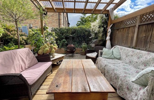 Burlington House | French Nest, private bathroom! Check the pictures