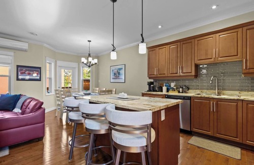 St. John's House | Freshwater Joys | 4BR Jellybean Home Near Downtown