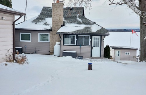 Lindsay Cottage | Front lake view cottage with peace and quite place