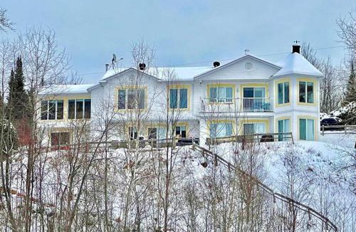 Ferme-Neuve Ski Chalet | Full Chalet - 6 Bdrm Private/Beachfront/Kayaks