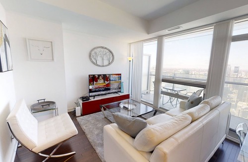 Toronto Entertainment District Apartment | Fully-Equipped 3-BR Condo in DT Toronto