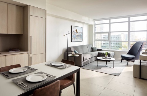 Steveston Hotel | Fully Equipped Two Bedroom Suite in Charming Steveston Village