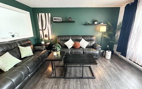 Thompson House | Fully Furnished, 5 Bedrooms, 2 Kitchens, Free Parking, Corporate Housing