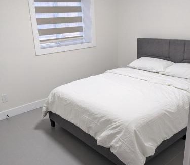 Surrey Apartment | Fully Furnished Holiday Rental 2 BR Suite
