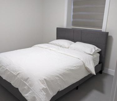Surrey Apartment | Fully Furnished Holiday Rental 2 BR Suite