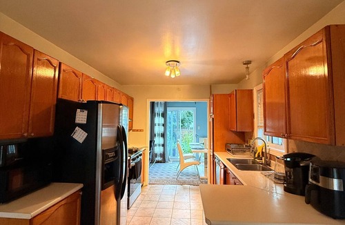 Ottawa Division House | Fully Furnished Private Rooms or Entire Home