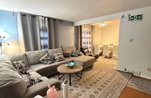 Ottawa Division House | Fully Furnished Private Rooms or Entire Home
