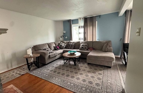 Ottawa Division House | Fully Furnished Private Rooms or Entire Home