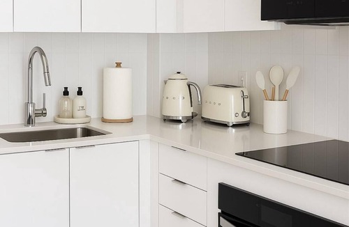 Vaughan Condo | Fully Furnished Stylish Vaughan Condo near/Steps to VaughanMills