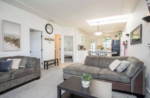Surrey House | Fully Private 2BR Suite- OwnEntrance &Ground Level!