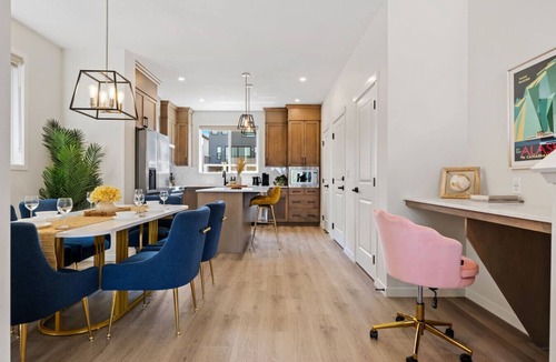 Calgary House | Fully Private Detached House | 4BR | Sleeps 14